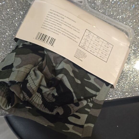 Bobbie Brooks Camo Leggings - Picture 5 of 5